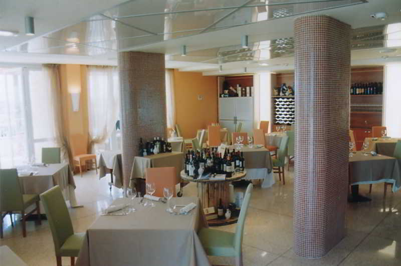 Отель Ibis Styles Bari Джовинаццо Ресторан фото